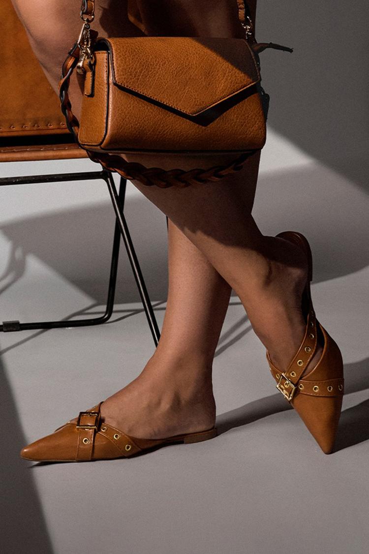 Kreuzriemen-Schnallen-Spitzzehen Hellbraune Mules [Vorbestellung]