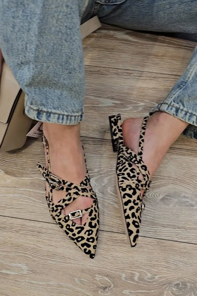 Ballerine con cinturino incrociato, fibbia e stampa leopardata, punta affilata e cinturino posteriore [Pre-ordine]