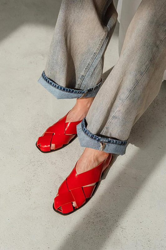 Sandali casual rossi con punta quadrata traforata e tinta unita [Pre-ordine]