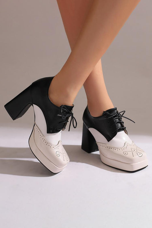 Scarpe con tacco grosso e plateau con lacci e punta quadrata in patchwork colorblock 