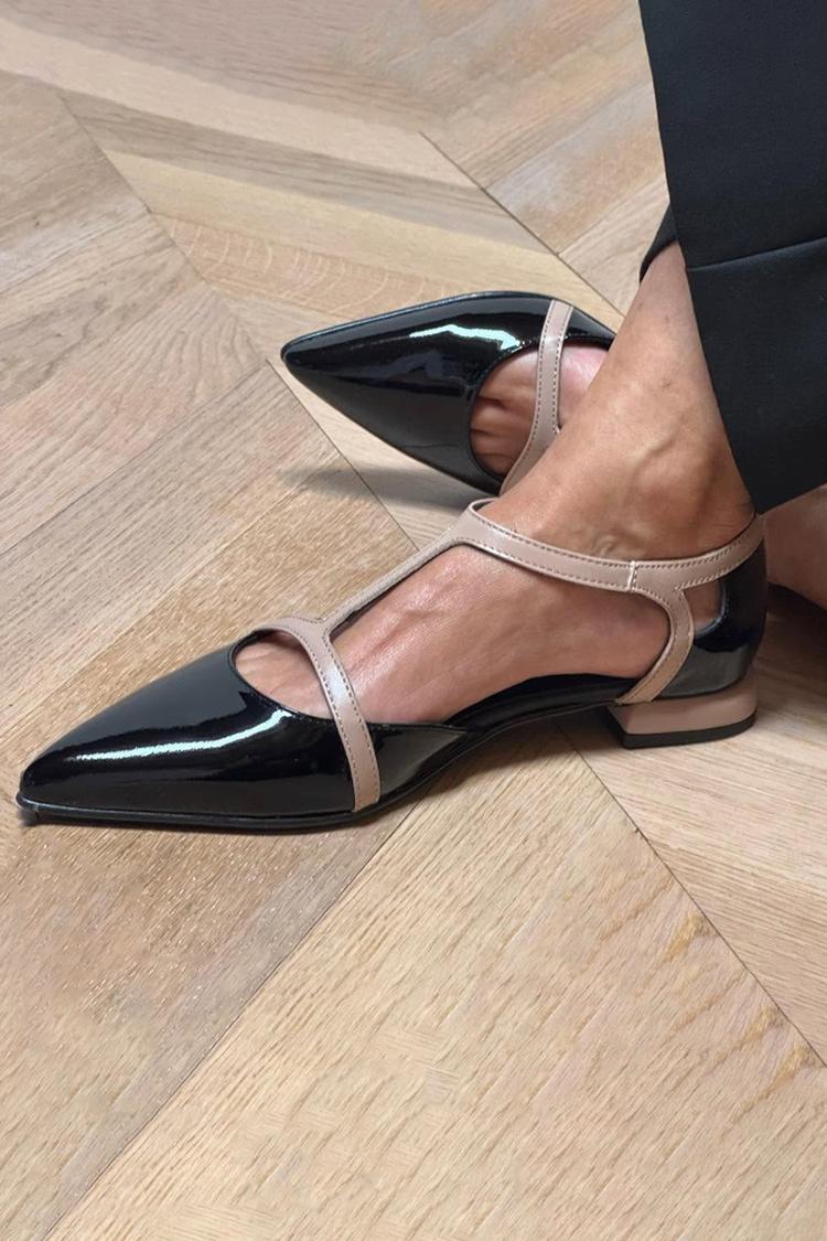 Sabrinas Pretas com Fivela, Biqueira Apontada e Tira em Bloco de Cor [Pré-Encomenda]