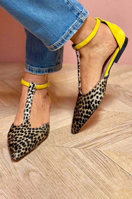 Zapatos planos casuales con estampado de leopardo y tiras en los tobillos con hebilla y punta puntiaguda 