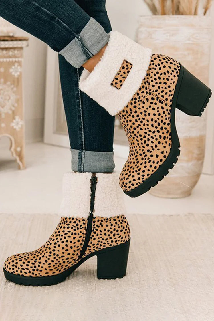 Schneestiefel mit flauschigem Besatz, Animal-Print und Reißverschluss, runder Zehenpartie und klobigem Absatz