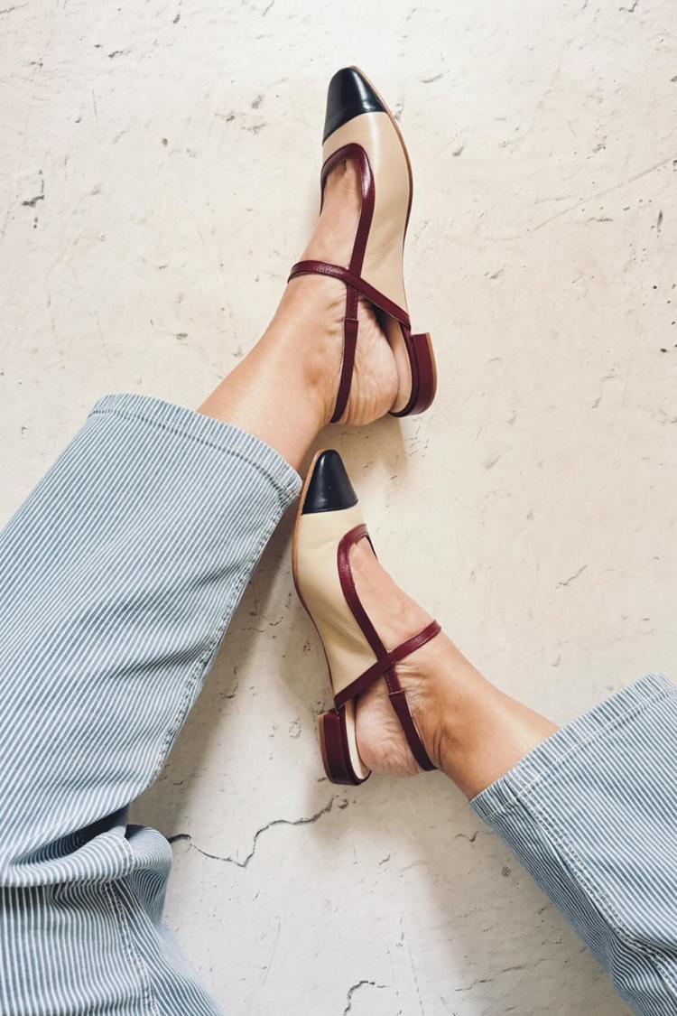 Scarpe basse color cachi con cinturino posteriore, punta quadrata e finiture a contrasto in patchwork [Pre-ordine] 