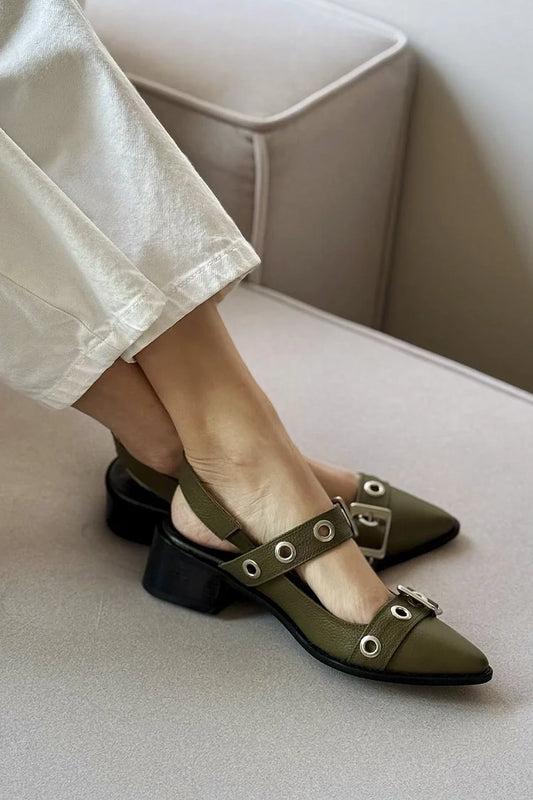 Scarpe basse con cinturino posteriore a punta, fibbie a due cinturini, verde militare [Pre-ordine]