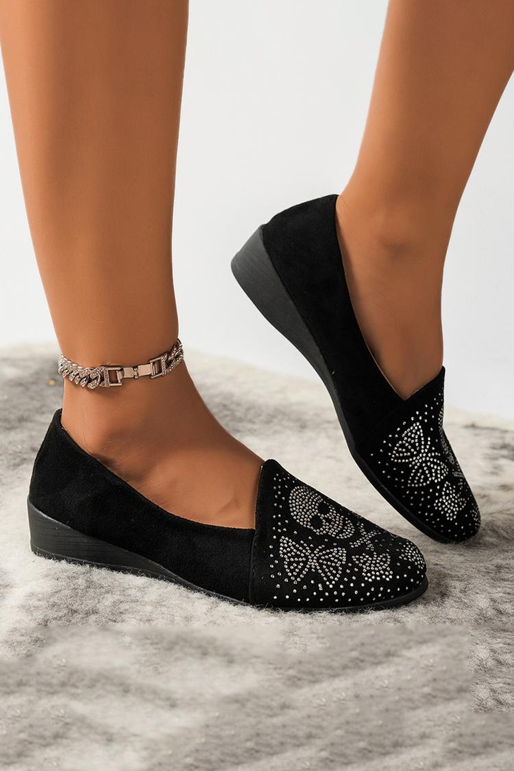 Mocassini casual con punta tonda e decorazioni in strass con motivo a teschio e farfalla
