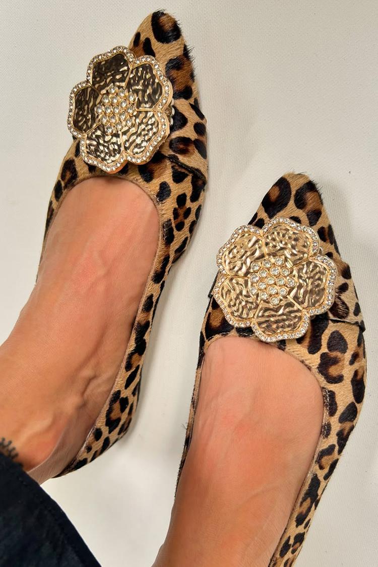 Zapatos planos con punta puntiaguda y estampado de leopardo con flores y diamantes de imitación 3D [Reserva]