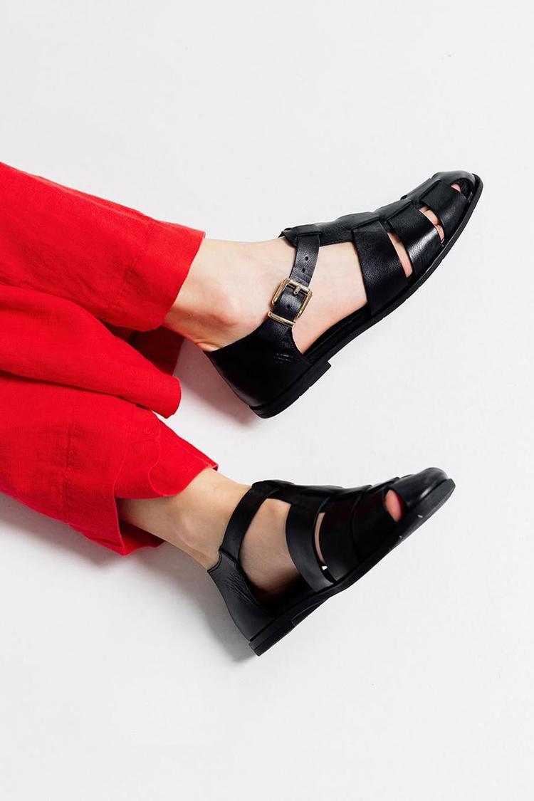 Sandali casual neri con punta tonda e traforata in tinta unita [Pre-ordine]