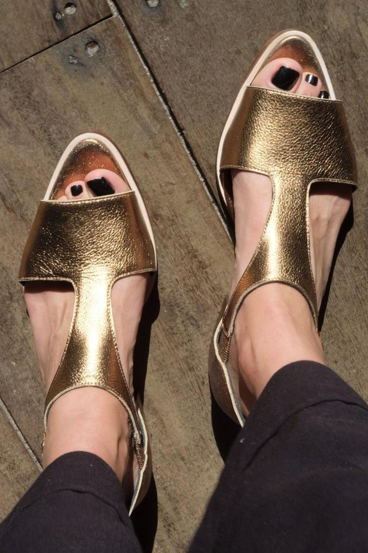 Sandales décontractées dorées à bout pointu avec découpe et éclat métallique [Précommande]