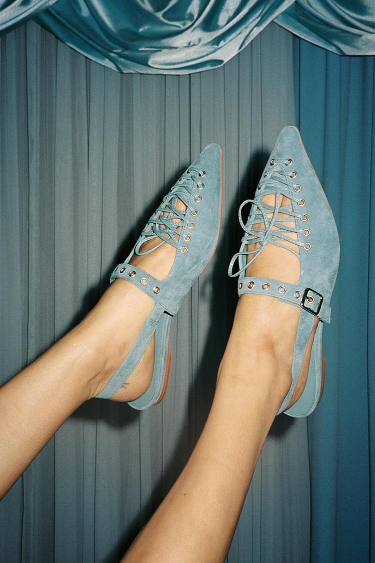 Scarpe basse blu con cinturino sul collo del piede, punta affilata, lacci e fibbia [Pre-ordine]