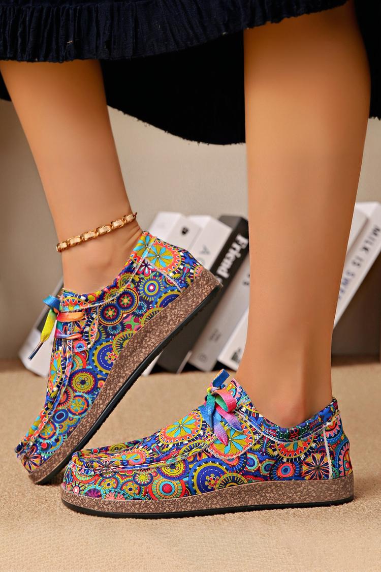 Sneakers casual con lacci e punta tonda con stampa a motivo etnico multicolore 