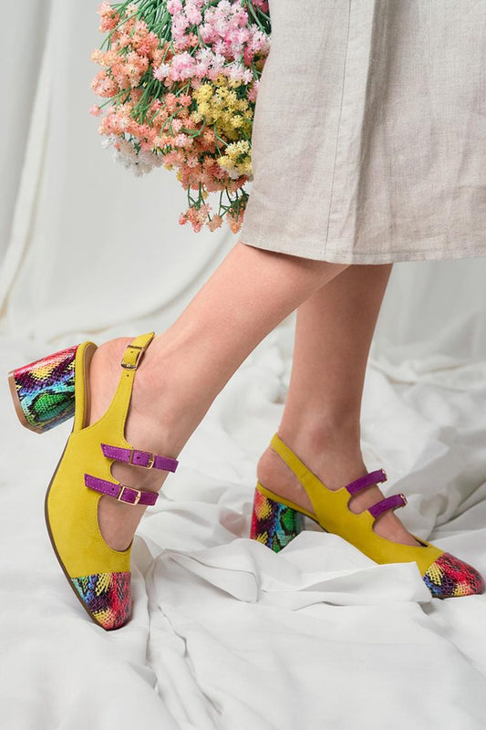 Scarpe con tacco grosso gialle con cinturino posteriore color block e stampa serpente [Pre-ordine] 