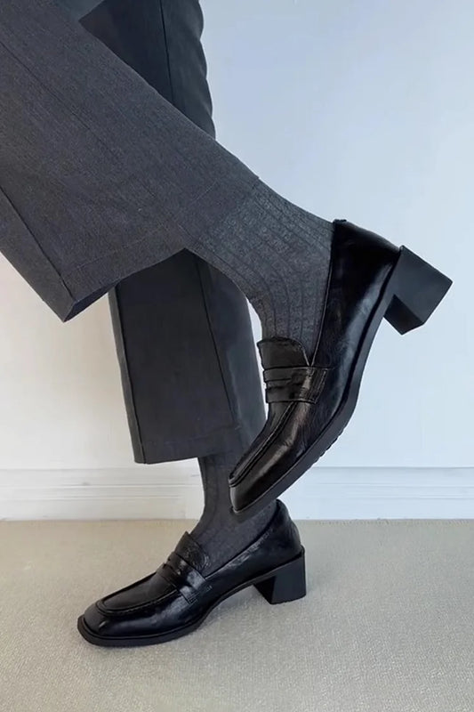 Skórzane mokasyny w kolorze jednolitym z kwadratowym noskiem, grubym obcasem i patchworkiem