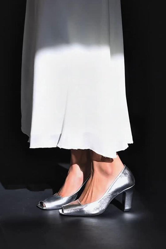 Eleganti scarpe con tacco grosso color argento e punta aperta con lucentezza metallizzata [Pre-ordine]