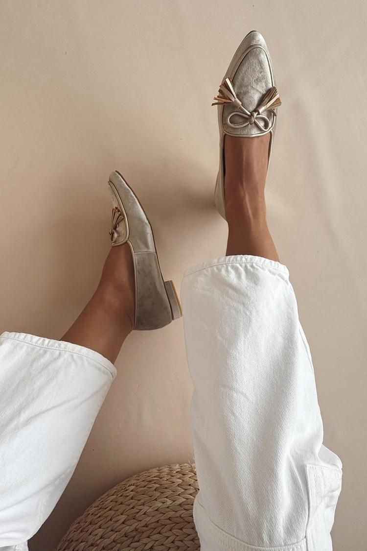 Mocassins à bout pointu décorés de pampilles or clair [Précommande]