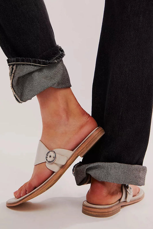 Pantuflas casuales beige con hebilla y anilla en la punta, de color liso [Reserva]