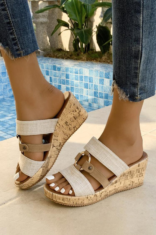 Pantofole casual con zeppa e punta rotonda con cinturino color block e anello in metallo 