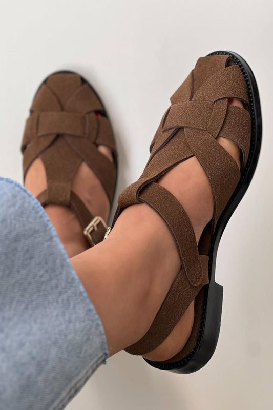 Sandali con punta tonda e traforata, colore marrone scuro [Pre-ordine] 