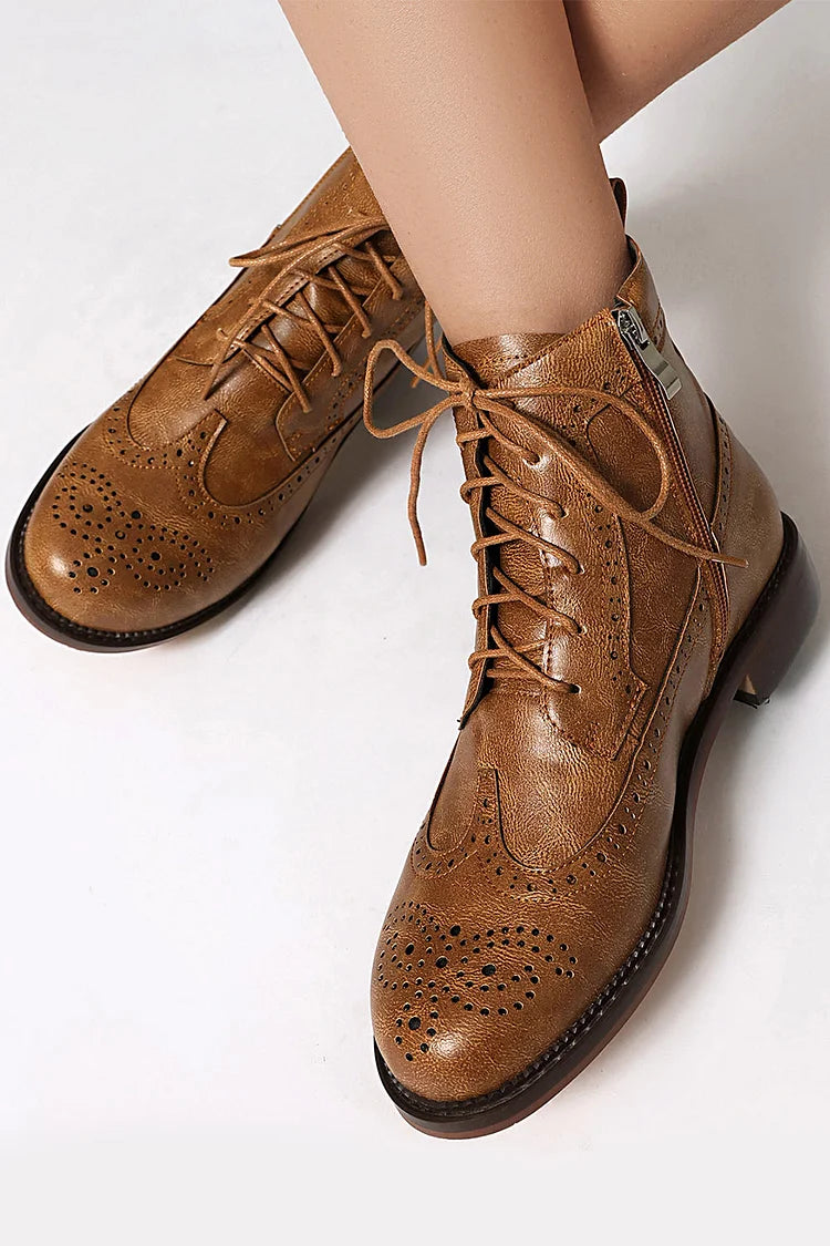 Stivaletti alla caviglia con lacci e punta tonda traforata in tinta unita