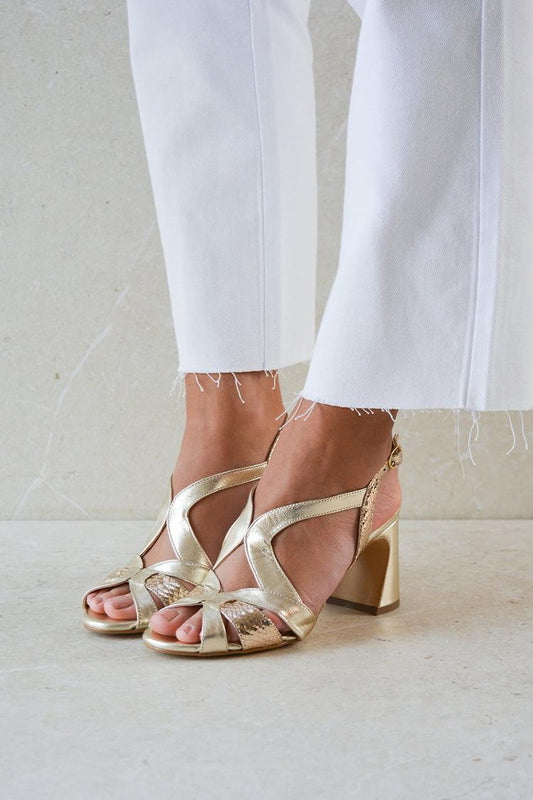 Unregelmäßige Hollow-Out-Glanz-Riemchen Peeptoe Klobige Absätze