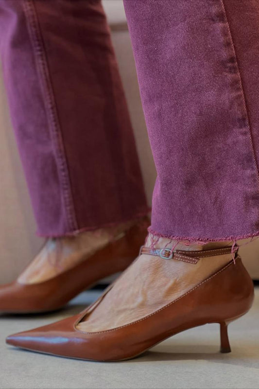 T-förmiger Knöchelriemen Spitz zulaufende Zehe Schnalle Braune Kittenabsätze [Vorbestellung]