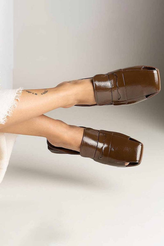 Mules marroni con punta quadrata e ritagli in tinta unita patchwork [Pre-ordine] 