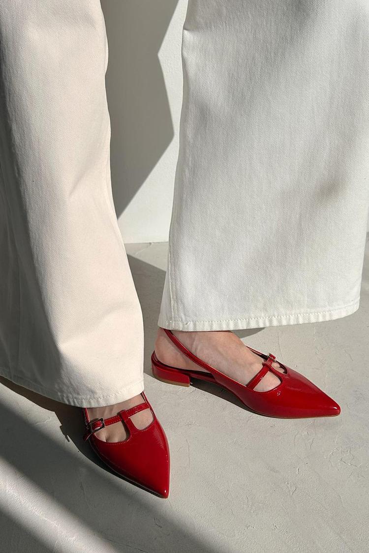Sapatilhas Vermelhas de Bico Apontado com Tira Atrás de Cor Sólida [Pré-Encomenda]