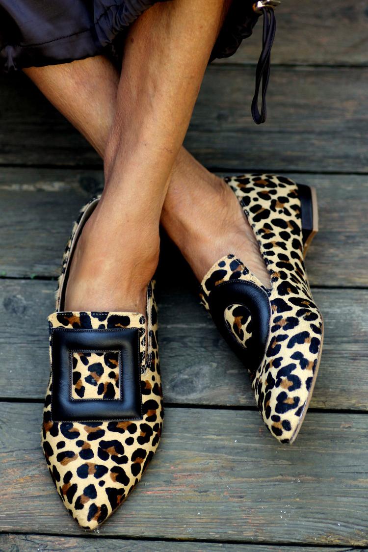 Leopardenmuster Quadrat Kreis Verzierung Spitz zulaufende braune Ballerinas [Vorbestellung]