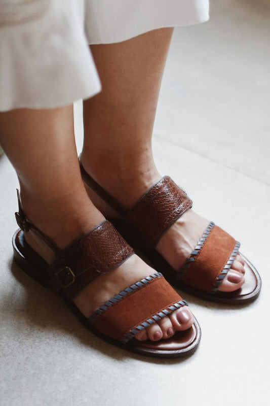 Sandali casual marroni con punta tonda, dettagli con cuciture e stampa serpente [Pre-ordine] 