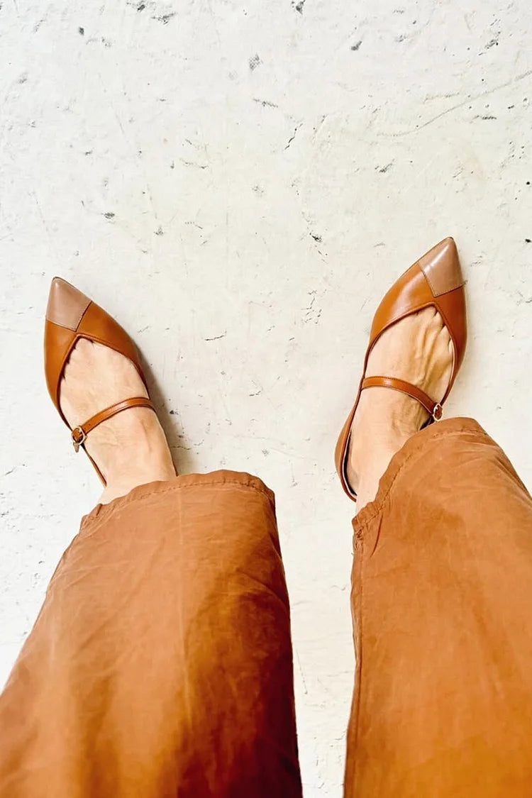 Scarpe basse marroni con punta affilata e fibbia con cinturino sul collo del piede [Pre-ordine]