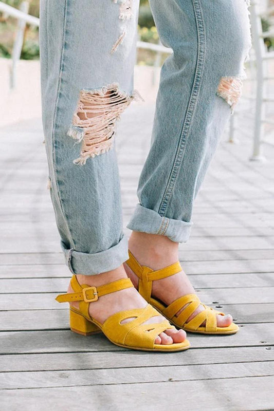 Scarpe con tacco basso gialle a punta aperta e traforata, tinta unita [Pre-ordine] 