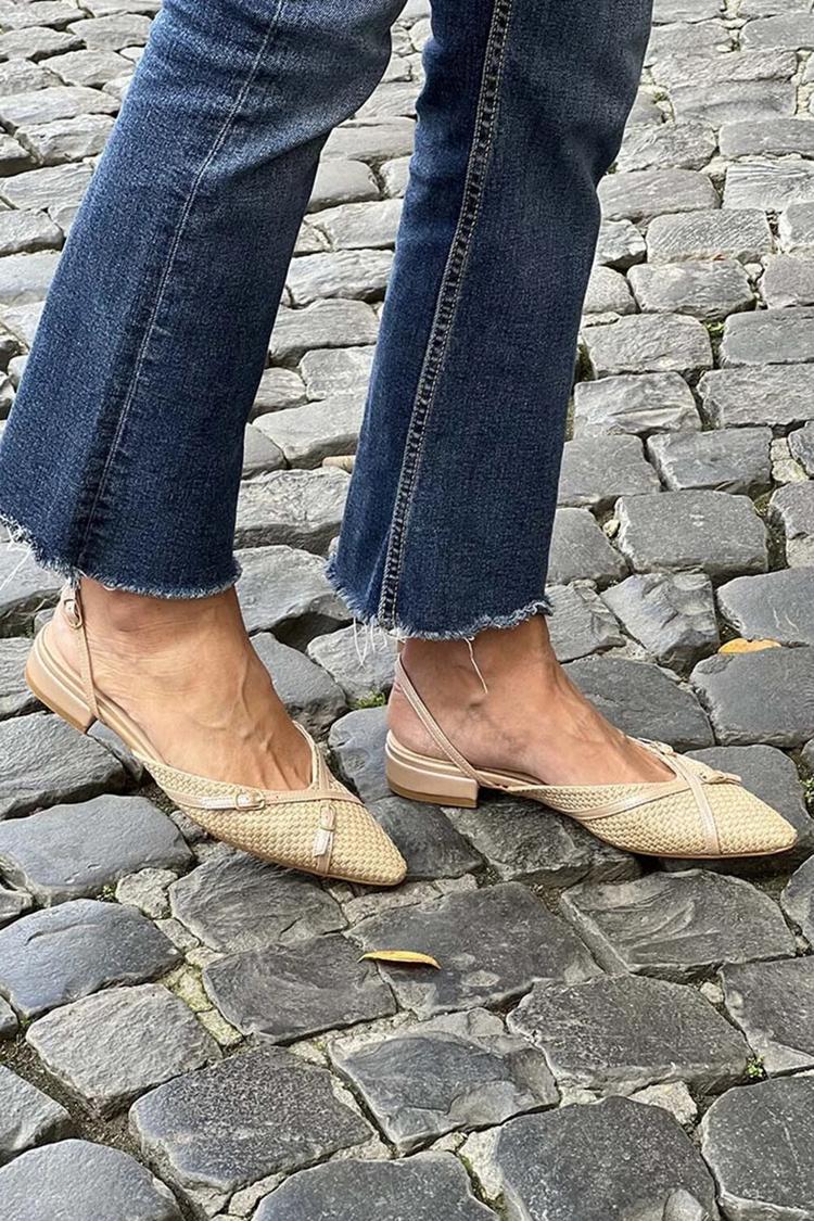 Ballerine beige con cinturino incrociato, punta affilata e cinturino posteriore [Pre-ordine]