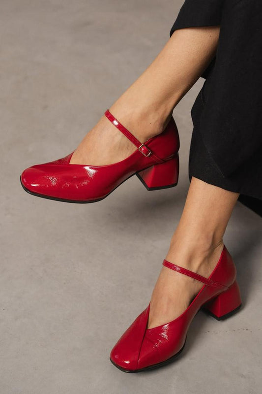 Riemenverschluss am Spann Patchwork Quadratische Spitze Rote Klobige Absätze [Vorbestellung]