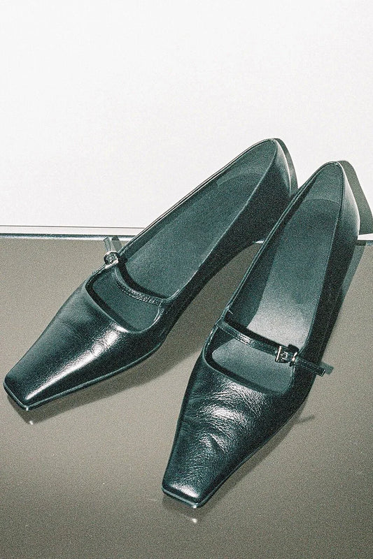 Cinturino sul collo del piede con fibbia, tinta unita, punta quadrata, tacco a gattino in pelle 