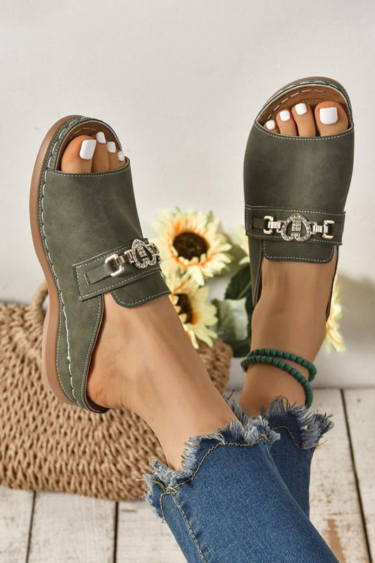 Ciabatte da spiaggia casual con punta aperta e decorazioni a forma di cuore in metallo con strass 