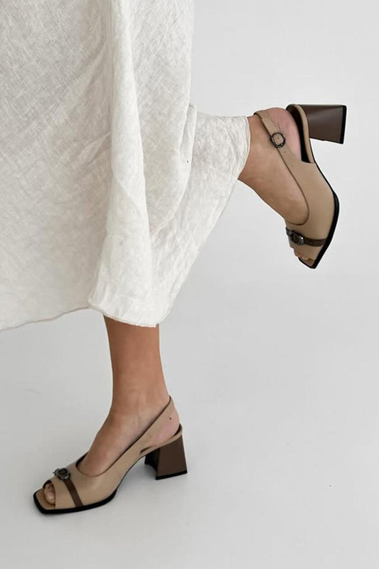 Scarpe con tacco grosso color cachi, con punta quadrata, fibbia decorativa e cinturino posteriore [Pre-ordine]