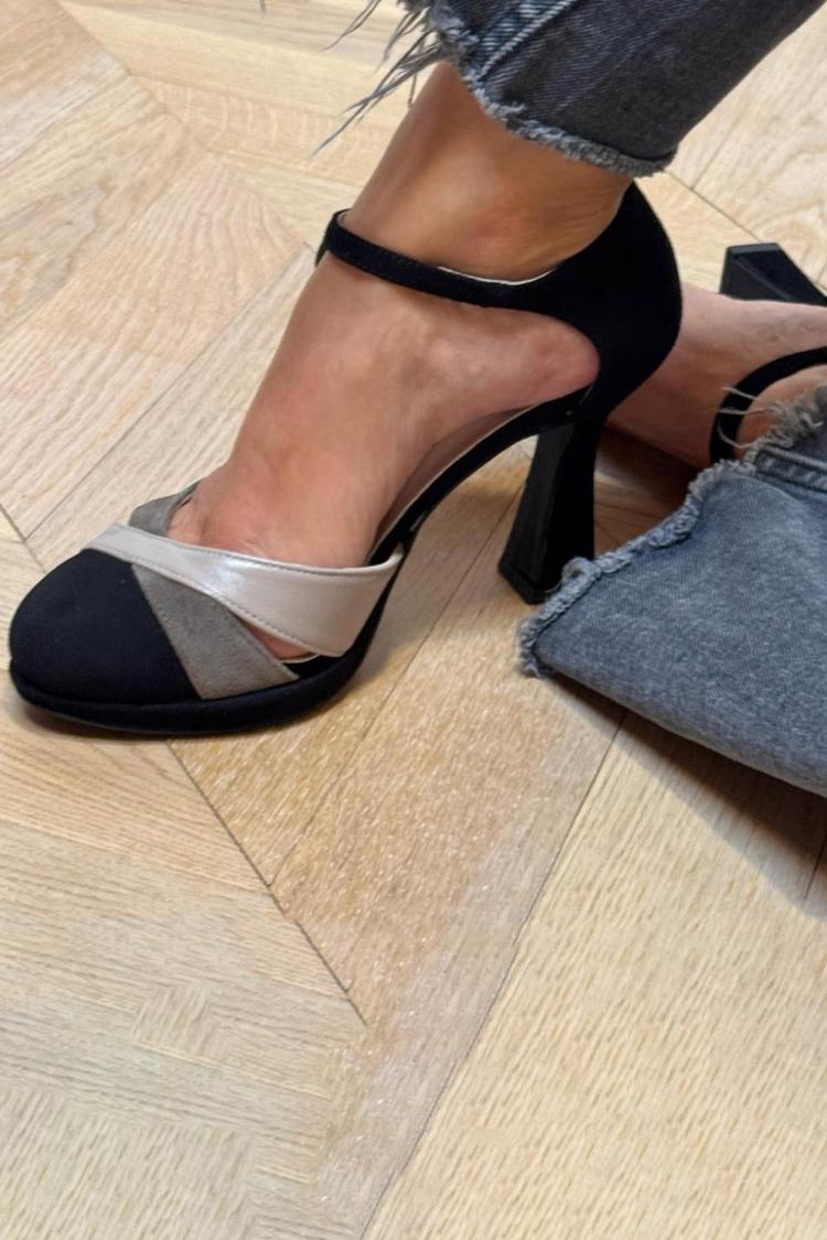 Scarpe con tacco alto a blocco nere con cinturino incrociato e fibbia ritagliata in tinta [Pre-ordine] 