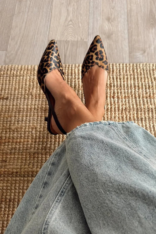 Scarpe con tacco a gattino marroni con punta scollata e stampa leopardata [Pre-ordine]