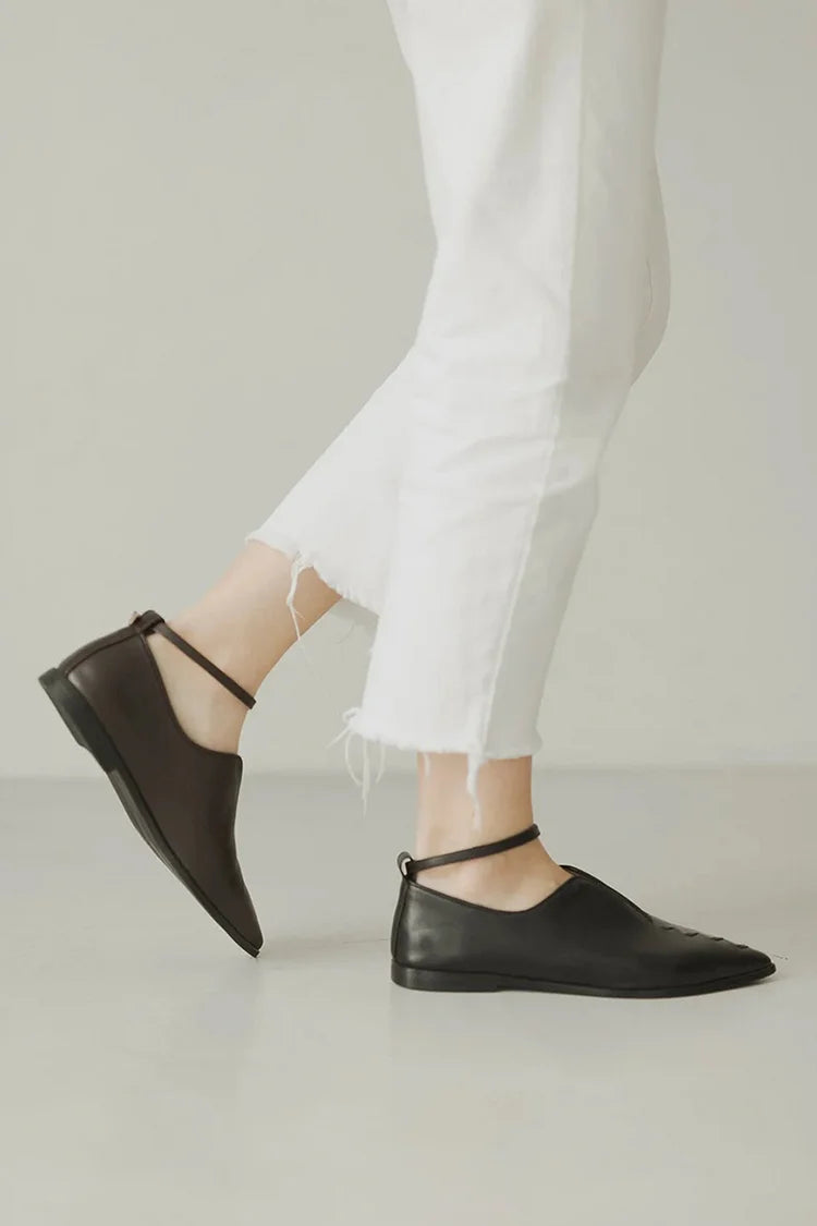 Ballerine nere con punta a punta e cinturino alla caviglia a V [Pre-ordine]