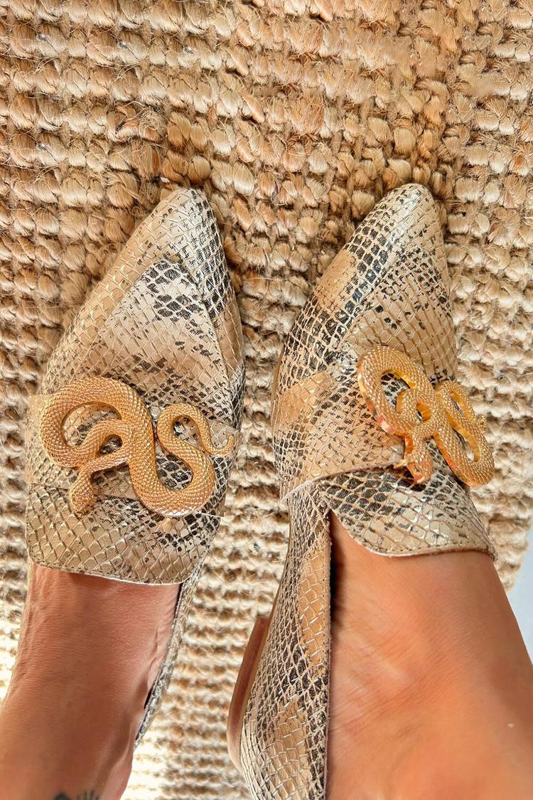 Mocassini a punta con stampa serpente e decorazioni in metallo [Pre-ordine]