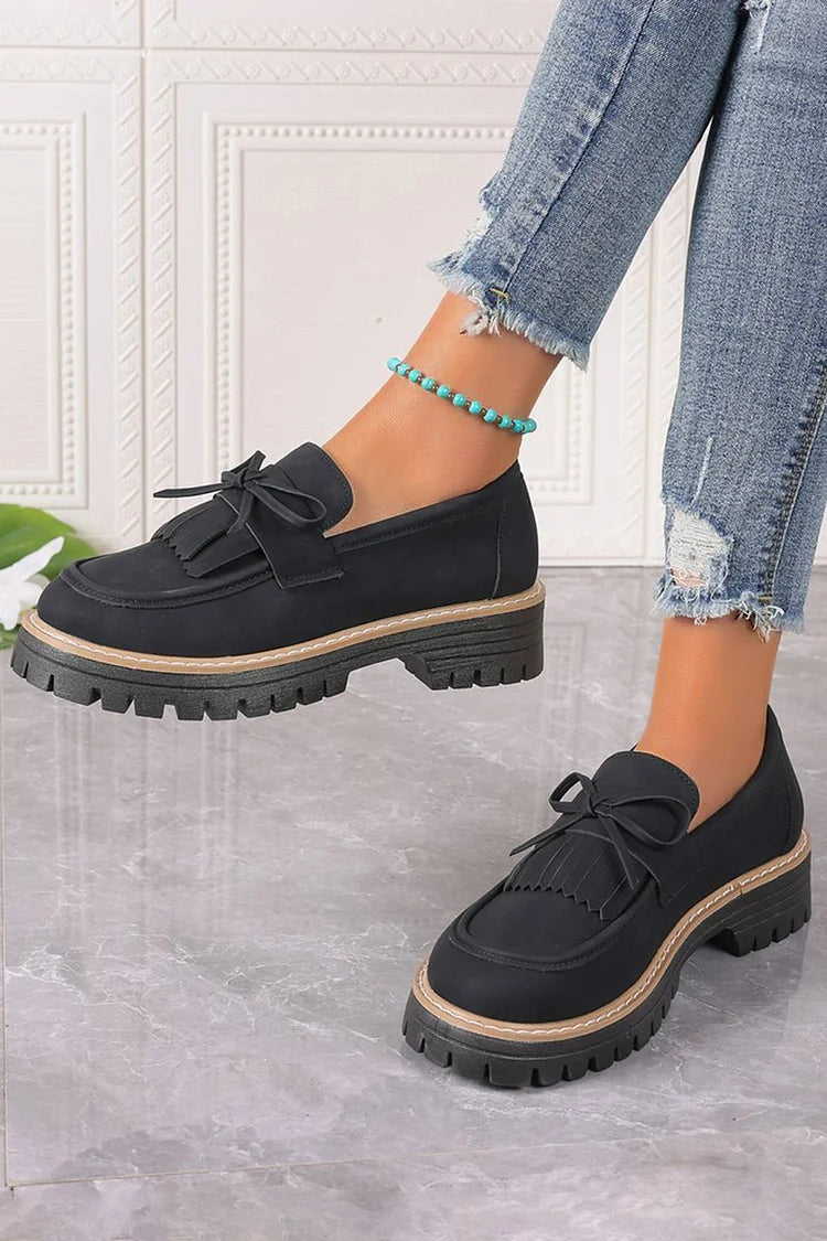 Mocassins de Bico Redondo em Cor Sólida com Franjas Decorativas