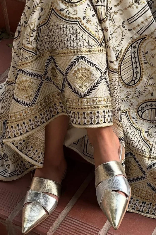 Mules dorate con punta affilata e patchwork traforato e lucentezza metallica [Pre-ordine]