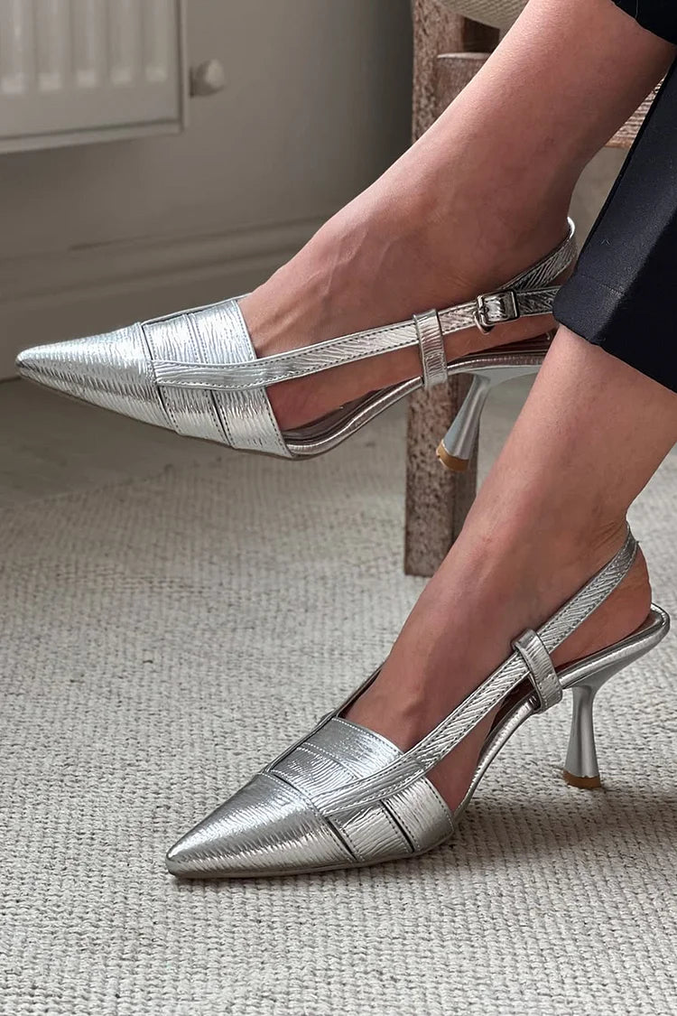 Scarpe con tacco a spillo color argento con punta affilata e cinturino posteriore in metallo lucido [Pre-ordine]