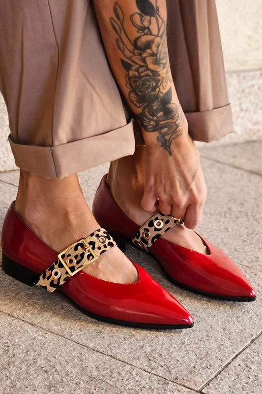 Ballerine rosse con punta a punta, cinturino e fibbia con stampa leopardata [Pre-ordine] 