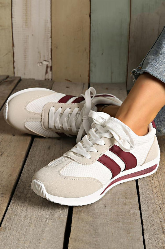 Sneakers traspiranti con punta tonda e lacci, con patchwork colorblock 