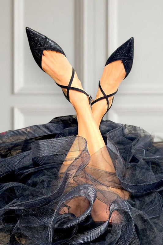 Ballerine nere con punta affilata, cinturino incrociato e fibbia patchwork [Pre-ordine]