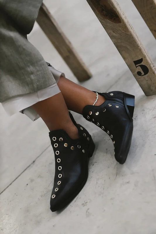 Pointed Toe Metal Eyelets Decor Black Ankle Boots