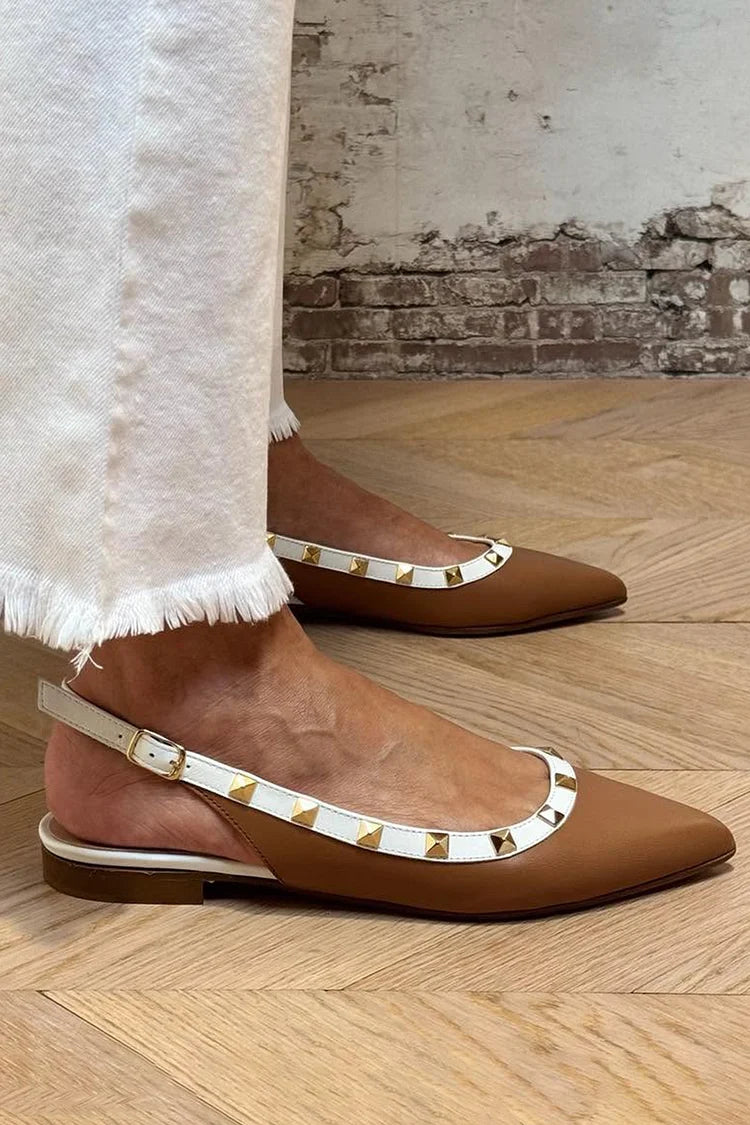 Scarpe basse marroni con punta affilata, rifiniture a contrasto e rivetti in metallo [Pre-ordine]