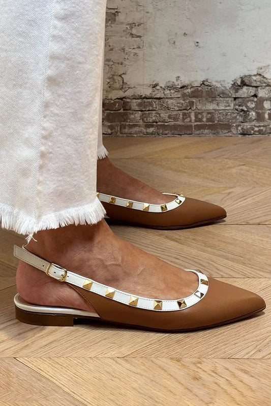 Scarpe basse marroni con punta affilata, rifiniture a contrasto e rivetti in metallo [Pre-ordine]
