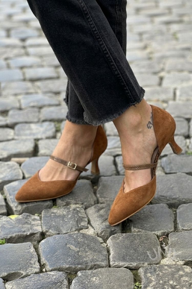 Vintage Brown Faux Suede V-Cut Pointed Toe Kitten Heels [Pre Order]